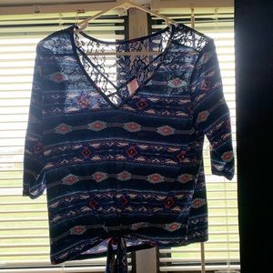 Crop top half sleeve .